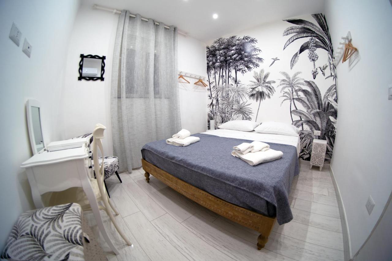 Central Monkey House Apartment เนเปิลส์ ภายนอก รูปภาพ
