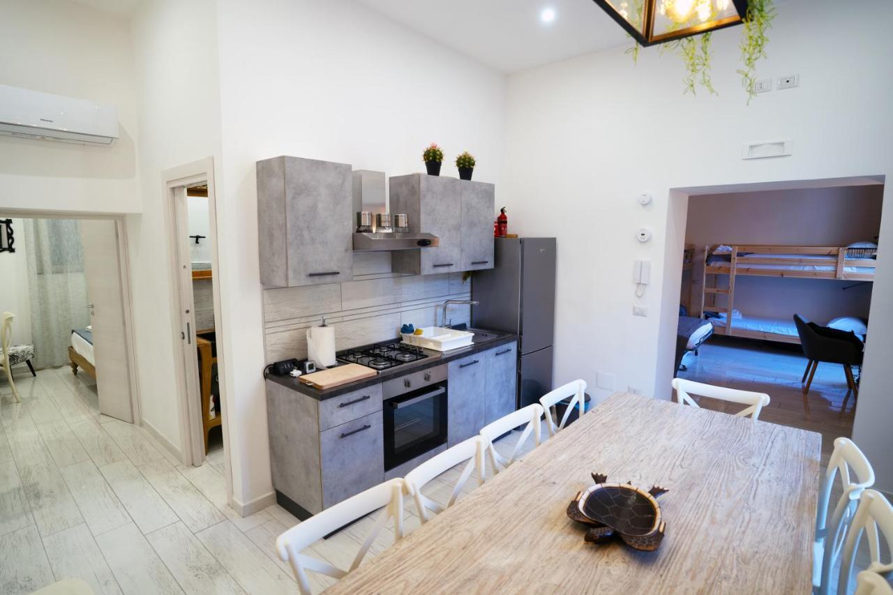 Central Monkey House Apartment เนเปิลส์ ภายนอก รูปภาพ